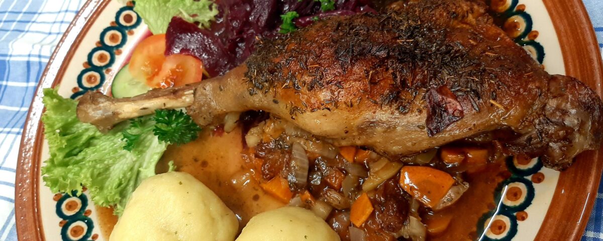 Martinsganz mit Rotkohl und Klößen