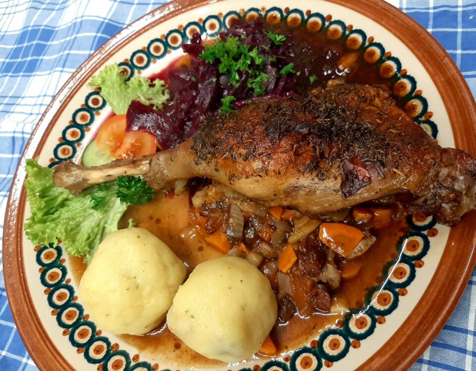 Martinsganz mit Rotkohl und Klößen